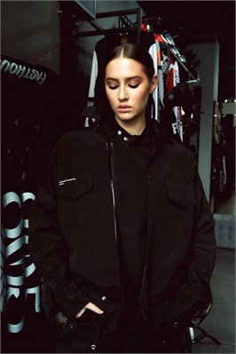 {{productViewItem.photos[photoViewList.activeNavIndex].Alt || productViewItem.photos[photoViewList.activeNavIndex].Description || 'MOTOshirt unisex G|X'}}