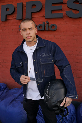 {{productViewItem.photos[photoViewList.activeNavIndex].Alt || productViewItem.photos[photoViewList.activeNavIndex].Description || 'MOTOjacket unisex G|X'}}