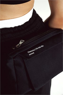 {{productViewItem.photos[photoViewList.activeNavIndex].Alt || productViewItem.photos[photoViewList.activeNavIndex].Description || 'GITS|X Character: Hip bag G|X'}}